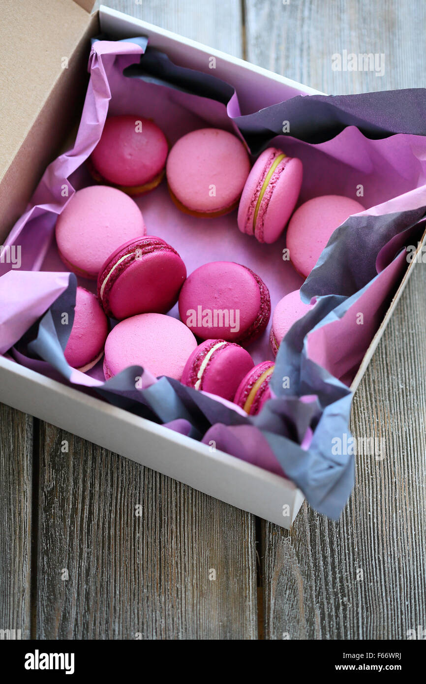 Macarons frais dans la case, de l'alimentation libre Banque D'Images
