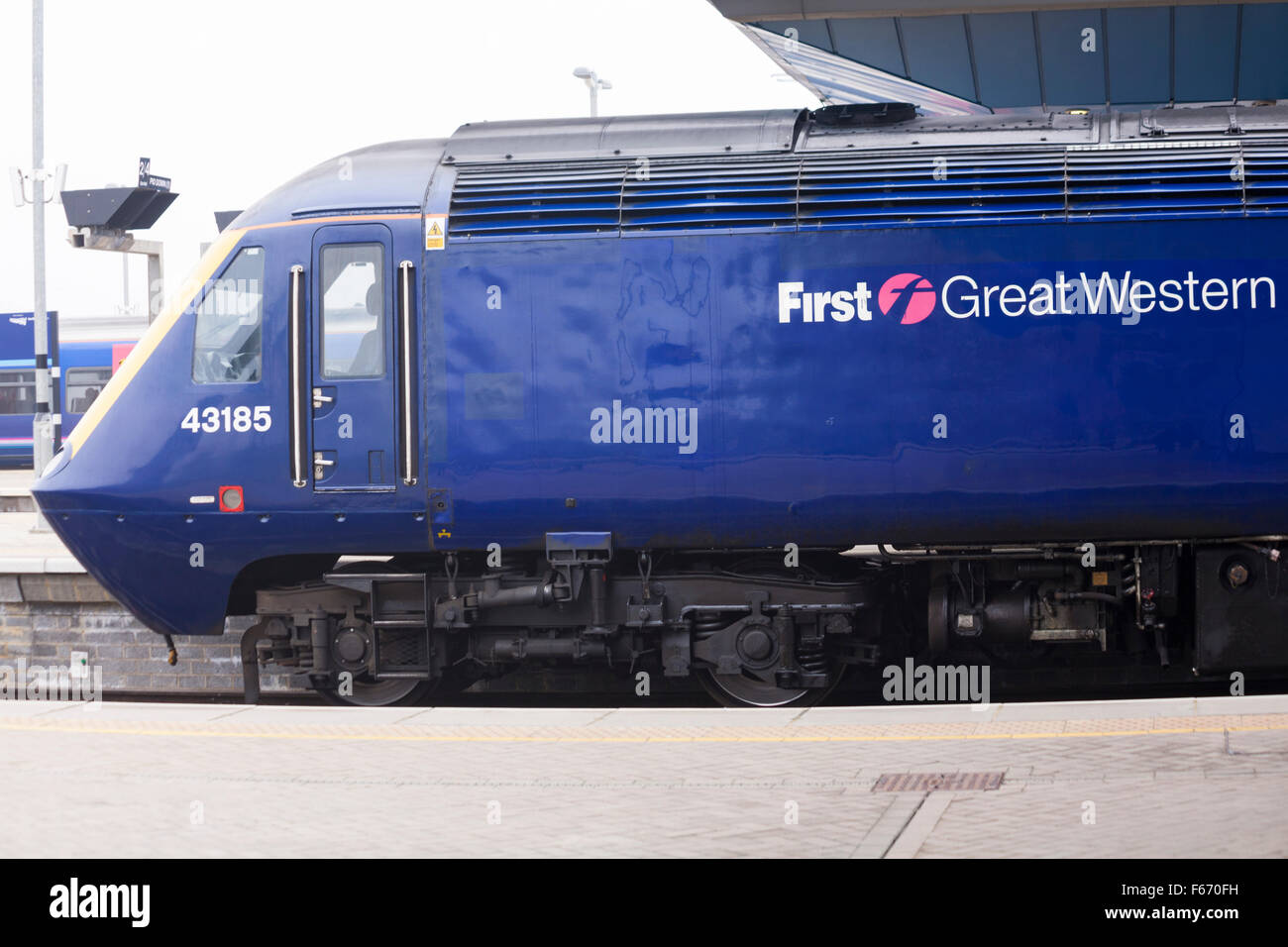 Premier train Great Western 43185 à la gare de Reading à Reading, Berkshire, Royaume-Uni en novembre Banque D'Images