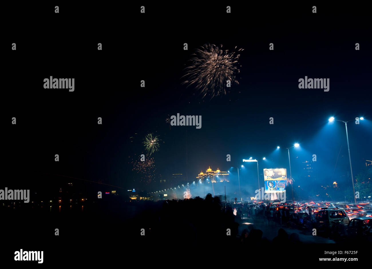 L'image de feu worksof Diwali fête à Marine Drive a été prise à Mumbai, Inde Banque D'Images