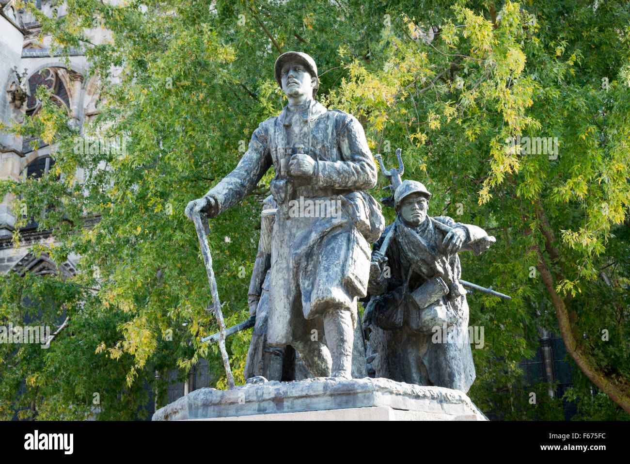 Ce monument commémore les habitants de Châlons-en-Champagne qui est mort dans la Première et Deuxième Guerre mondiale. Banque D'Images