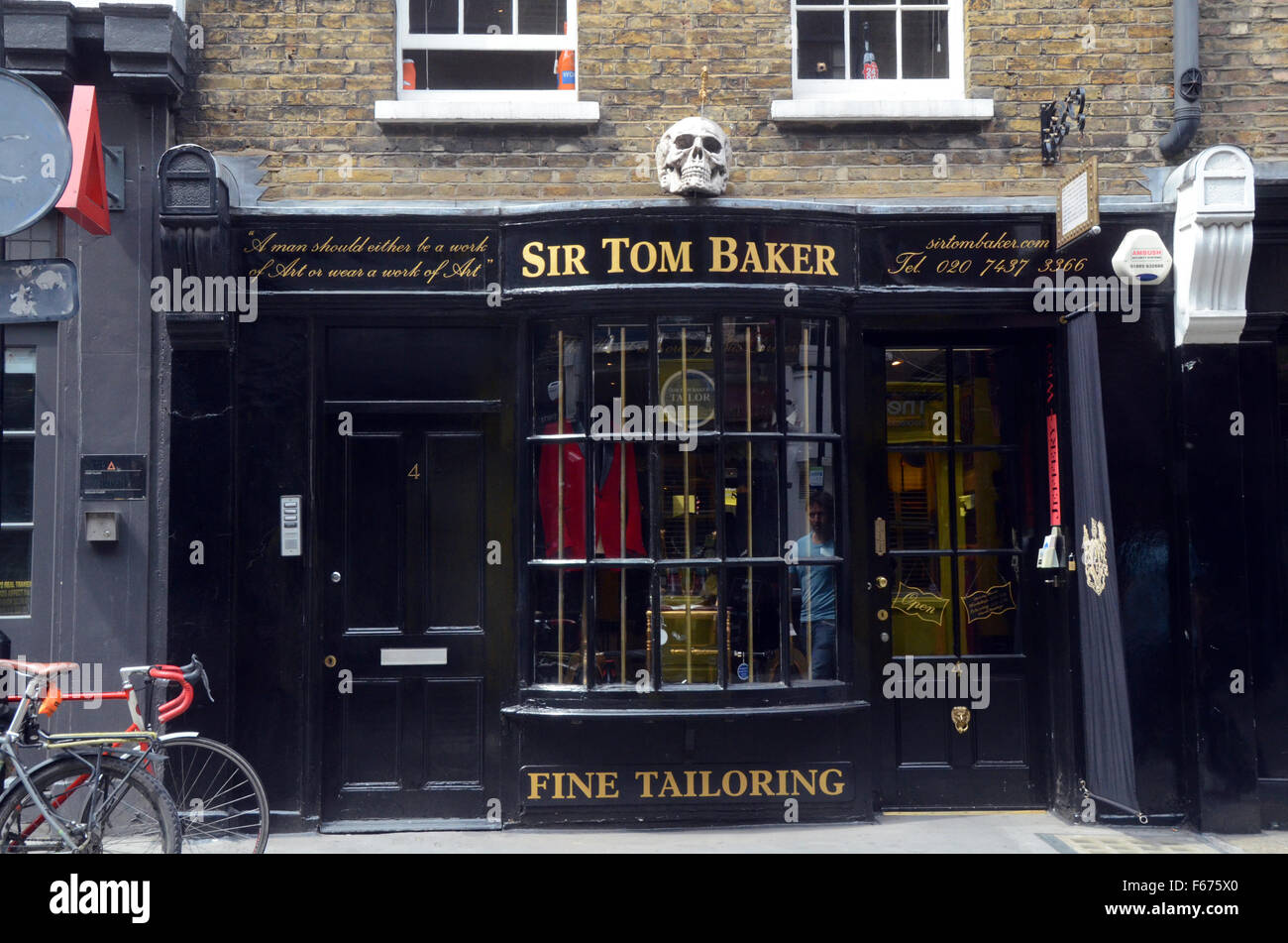 Londres, Royaume-Uni, 30 juin 2015, Sir Tom Baker, atelier de couture sur mesure en 4 D'Arblay St, Soho W1F 8DJ. Banque D'Images