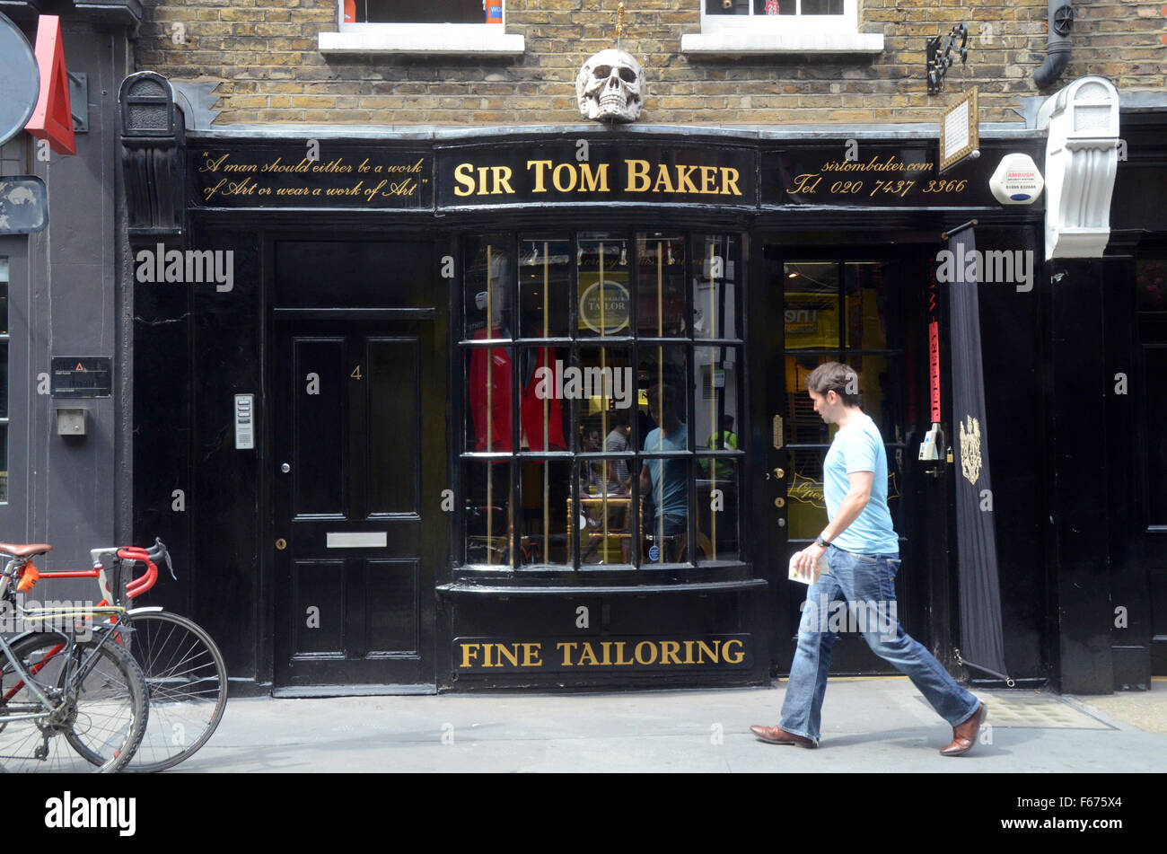 Londres, Royaume-Uni, 30 juin 2015, Sir Tom Baker, atelier de couture sur mesure en 4 D'Arblay St, Soho W1F 8DJ. Banque D'Images