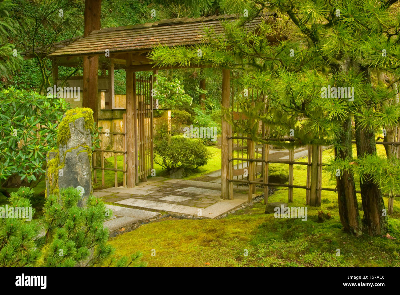 Porte extérieure, salon de jardin japonais de Portland, Washington Park, Portland, Oregon Banque D'Images