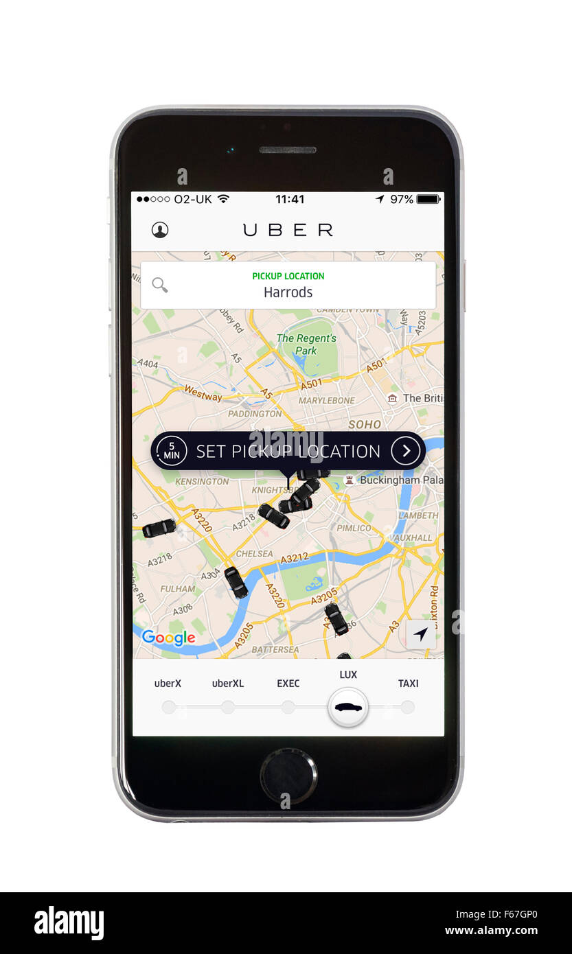 En utilisant l'application Uber sur un iPhone d'Apple 6 Banque D'Images
