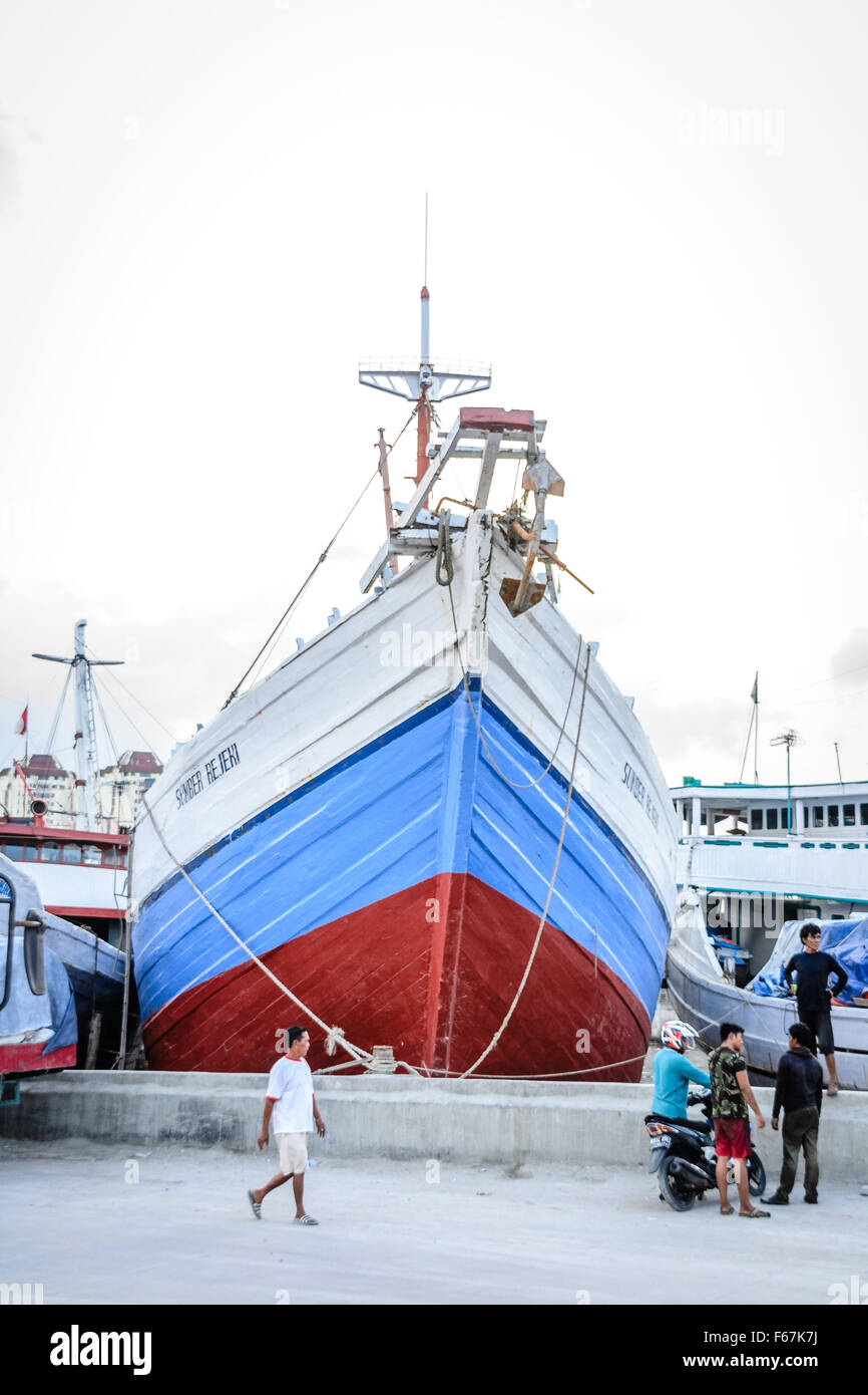 Phinisi navires à Port Sunda Kelapa à Jakarta Indonésie Banque D'Images