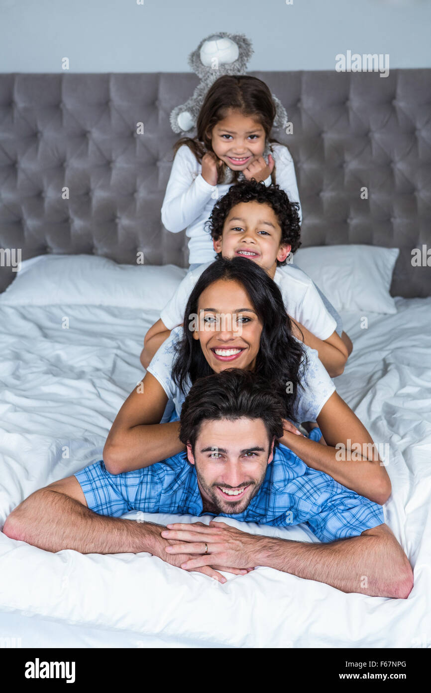 Happy Family posing for camera Banque D'Images