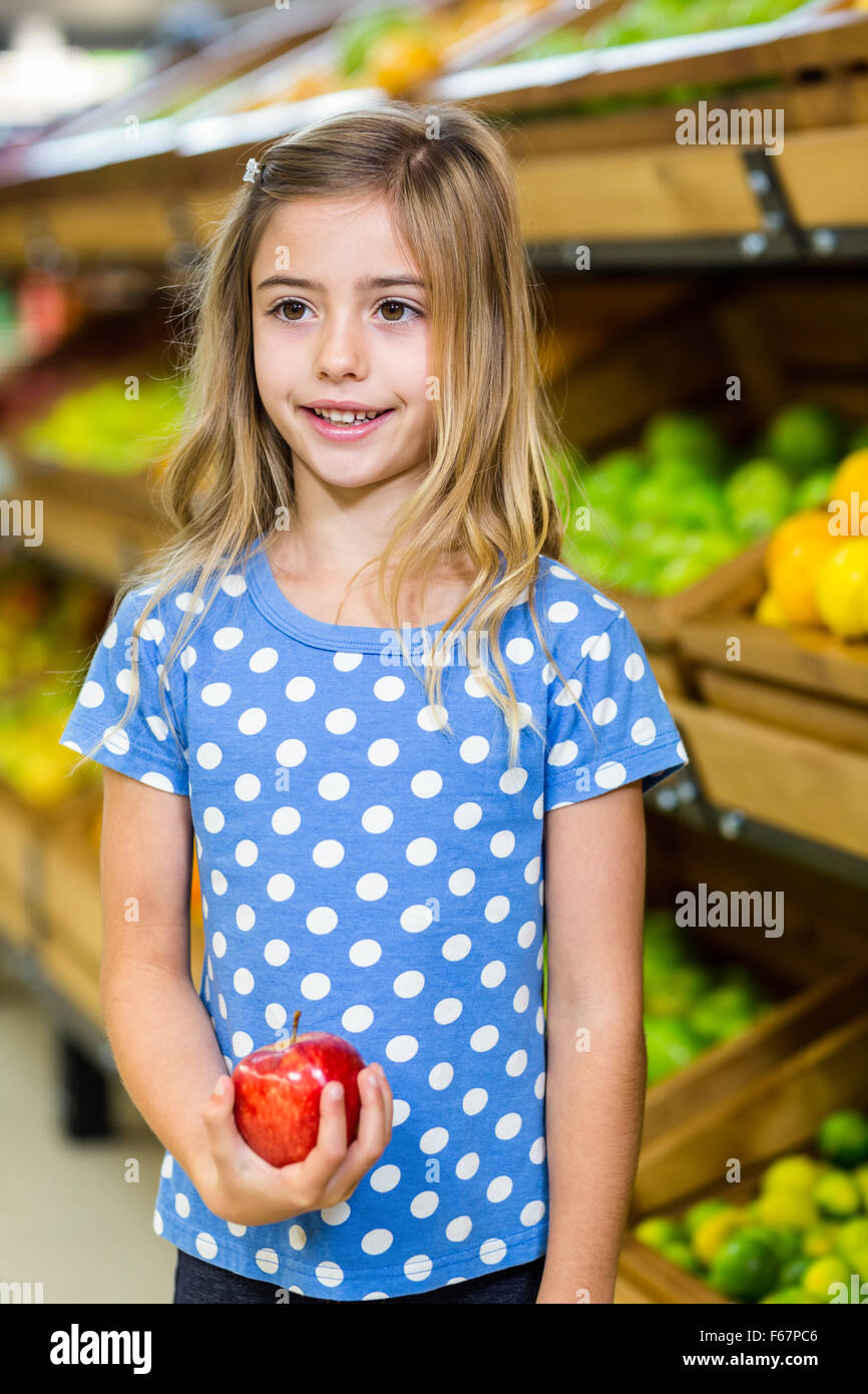 Cute girl holding an apple Banque D'Images
