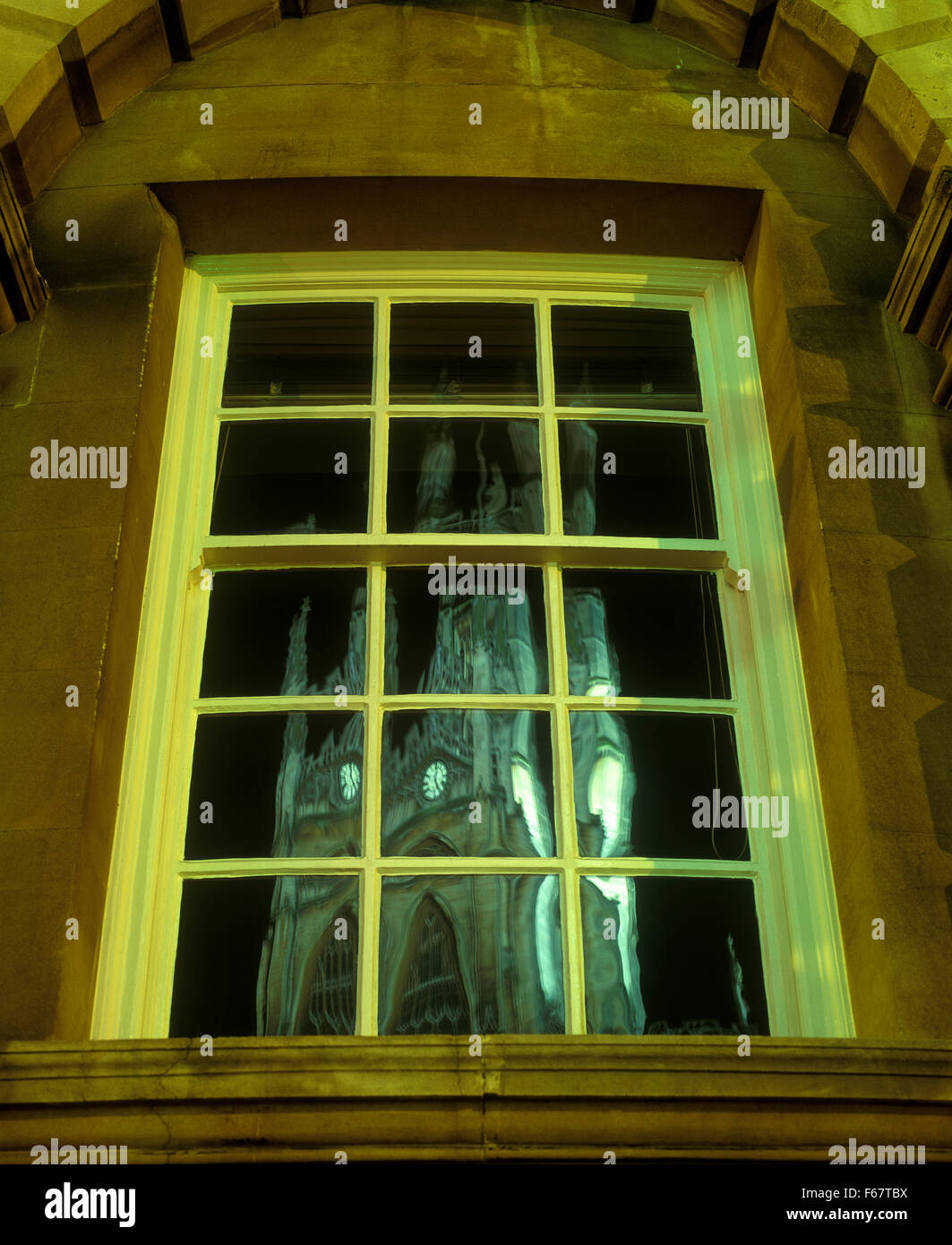 L'Angleterre, l'abbaye de Bath baignoire, fenêtre dans Banque D'Images