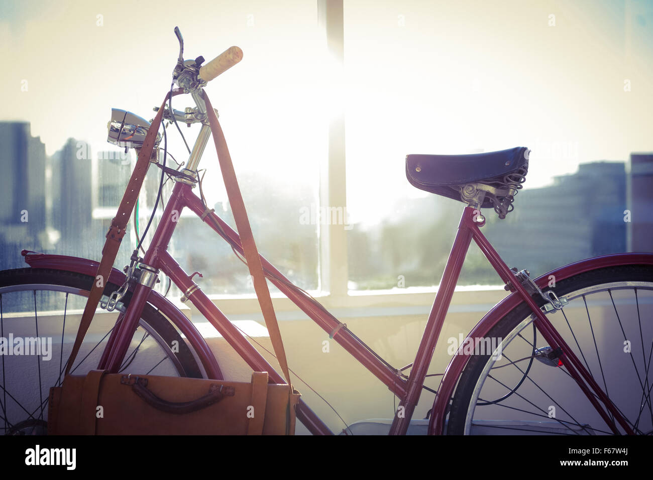 Vue rapprochée d'un vélo rouge Banque D'Images