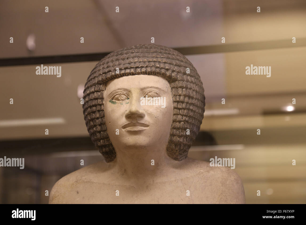 Egytian antique. Les Statues de Sepa. Prêtre. Vieux Royaume. 3e dynastie (2700-2620 avant J.-C.). La pierre calcaire. À partir d'un Serdab dans le tombeau. Louvre Banque D'Images