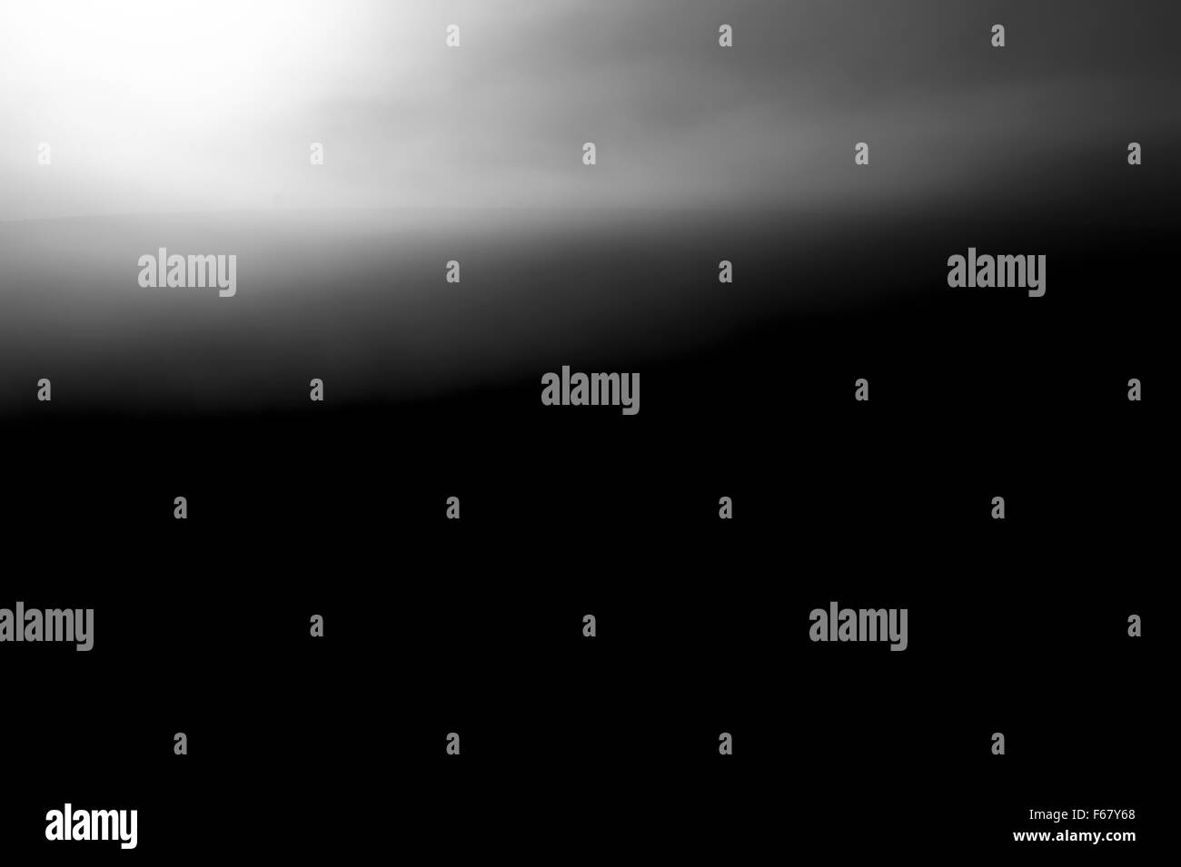 Brouillard sur les collines. Fine art noir et blanc paysage. IPA 2015 Mention honorable. Banque D'Images