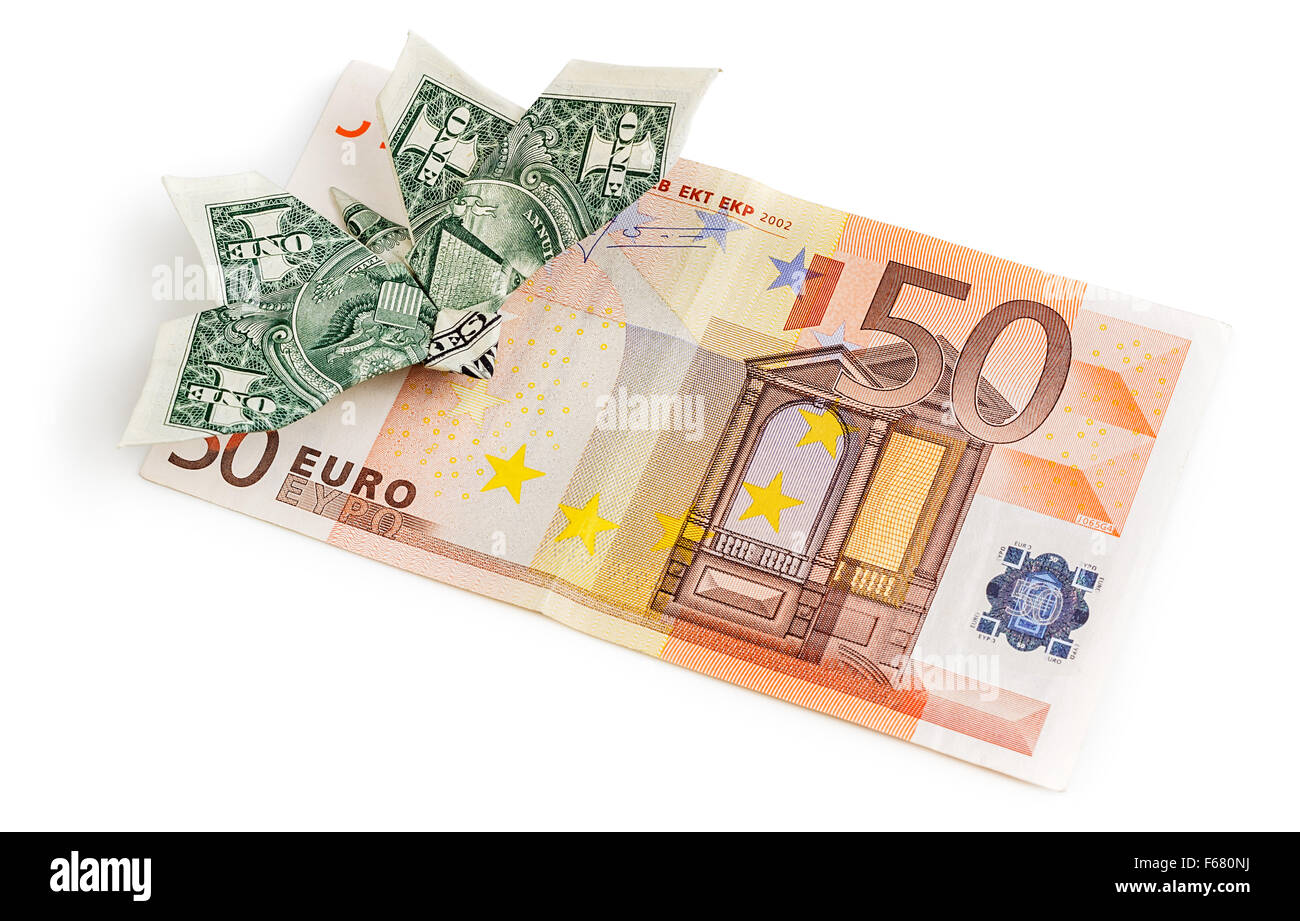 Papillon origami Dollar siège au 50 billet en euro isolé sur fond blanc. Concept de deux principales monnaies fortes - US Doll Banque D'Images