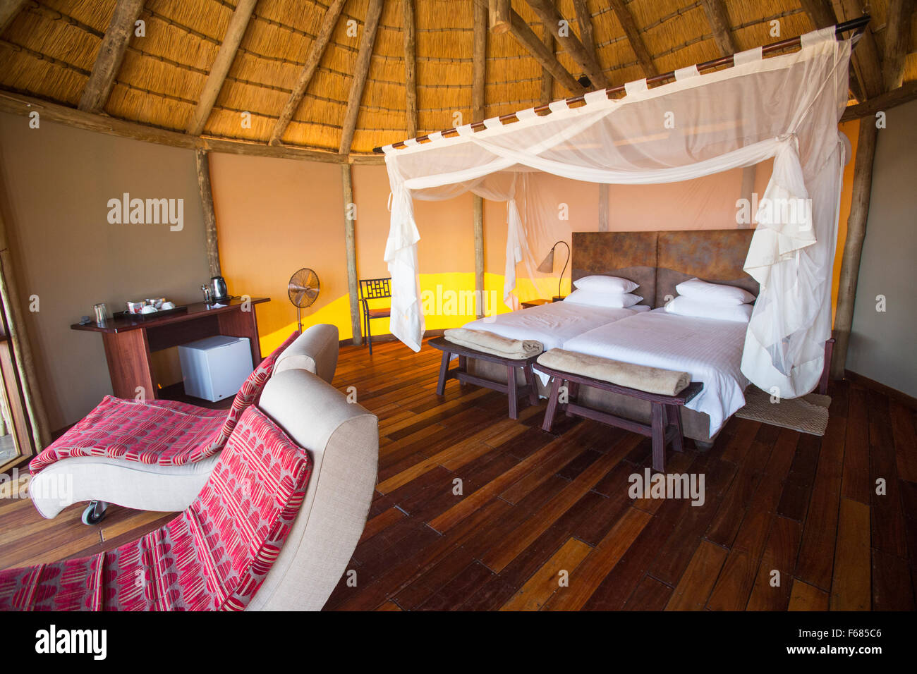 Sossus Dune Lodge huttes de chaume à Sossusvlei, Namibie, Afrique Banque D'Images