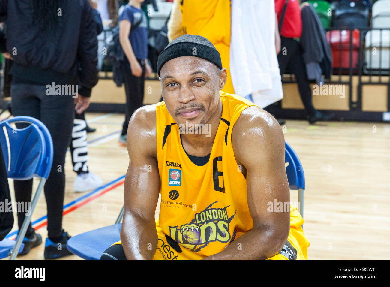 London, UK.13 Novembre 2015. Les Lions Londres dvd Andre Lockhart sourit après la London Lions contre Manchester Giants BBL jeu à l'Arène de cuivre dans le parc olympique. Les Lions 85-60 London win Crédit : Imageplotter/Alamy Live News Banque D'Images