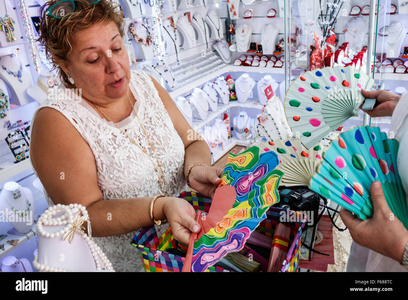 Tolède Espagne, Europe, espagnol, hispanique hispanique Latins Latino Latinos, hispanique parlant espagnol, shopping shoppers magasin magasins marché Banque D'Images