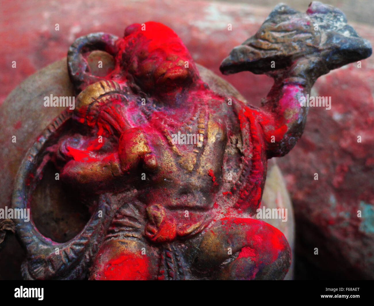 Dieu Hanuman idole à Vermillion rouge Banque D'Images