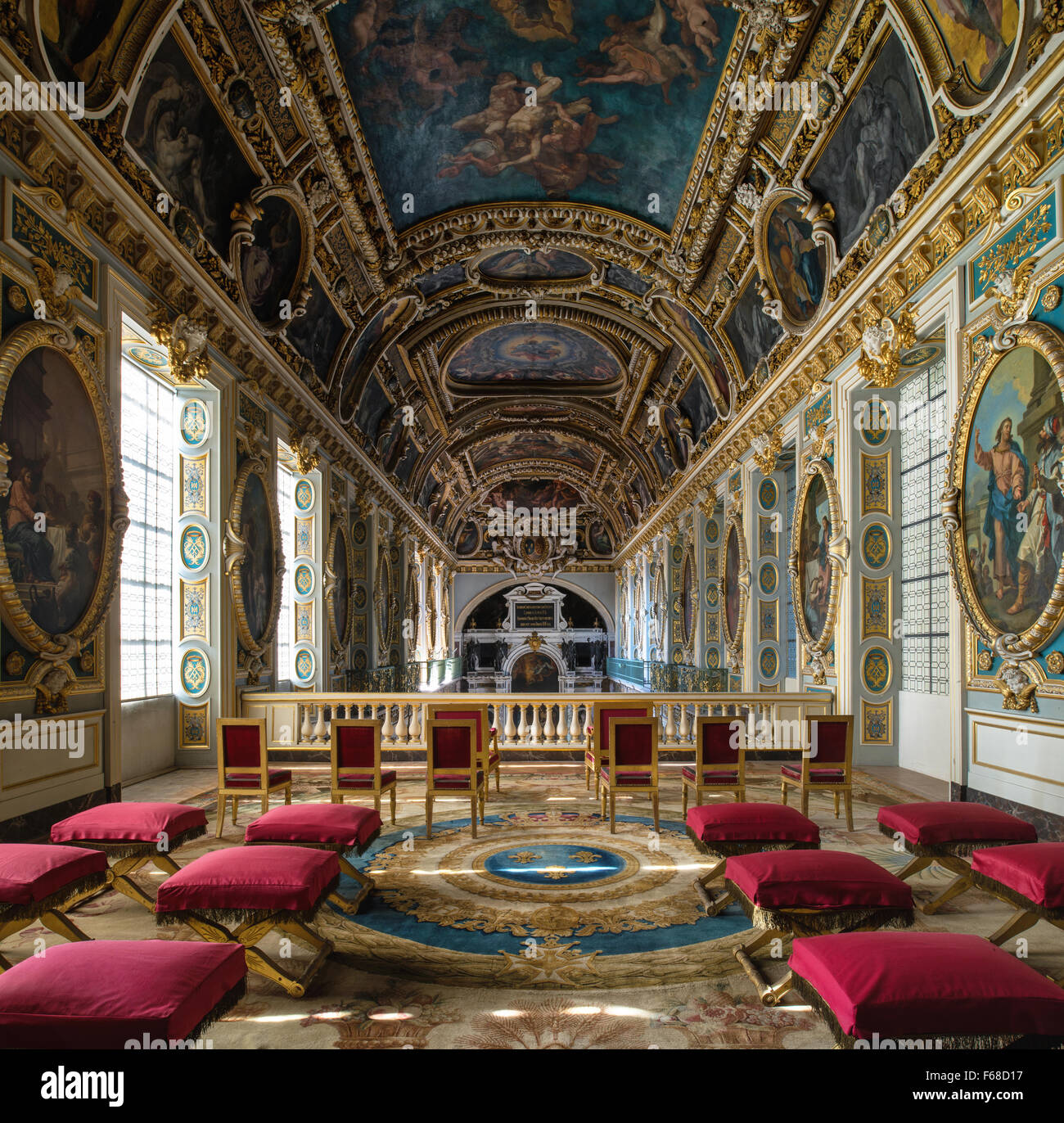 Fontainebleau, France - 16 Août 2015 : Vue Intérieure Du Château De ...