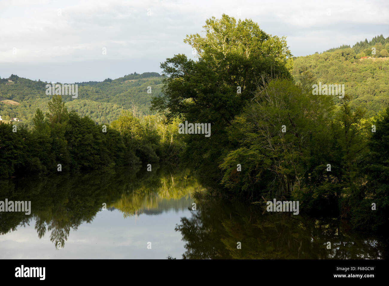 Le Dordogyne rivière à grâces, early morning light Banque D'Images