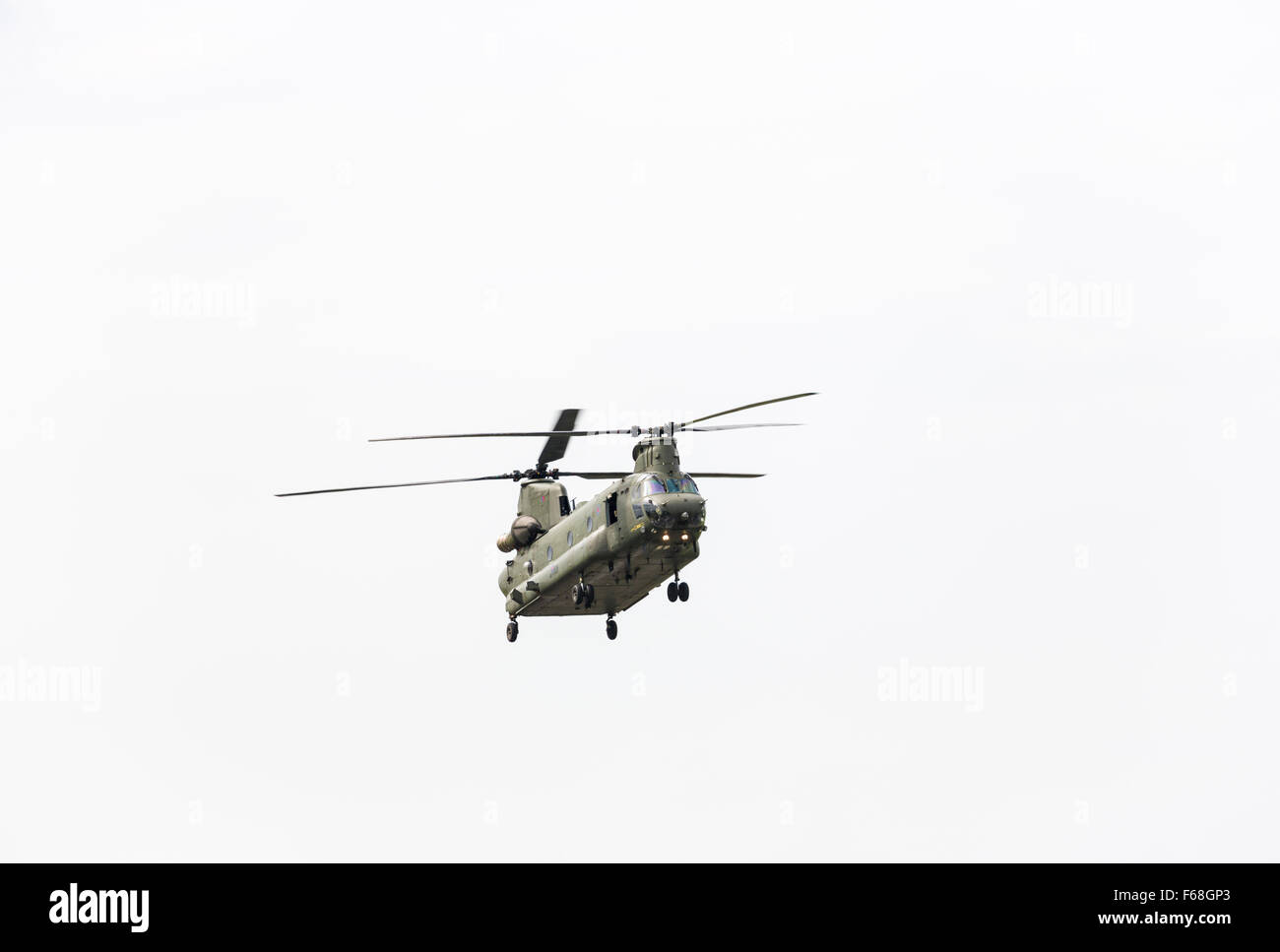 L'hélicoptère Chinook HC4 en vol au Dunsfold Spectacle aérien Wings and Wheels, Dunsfold, Surrey, UK Banque D'Images
