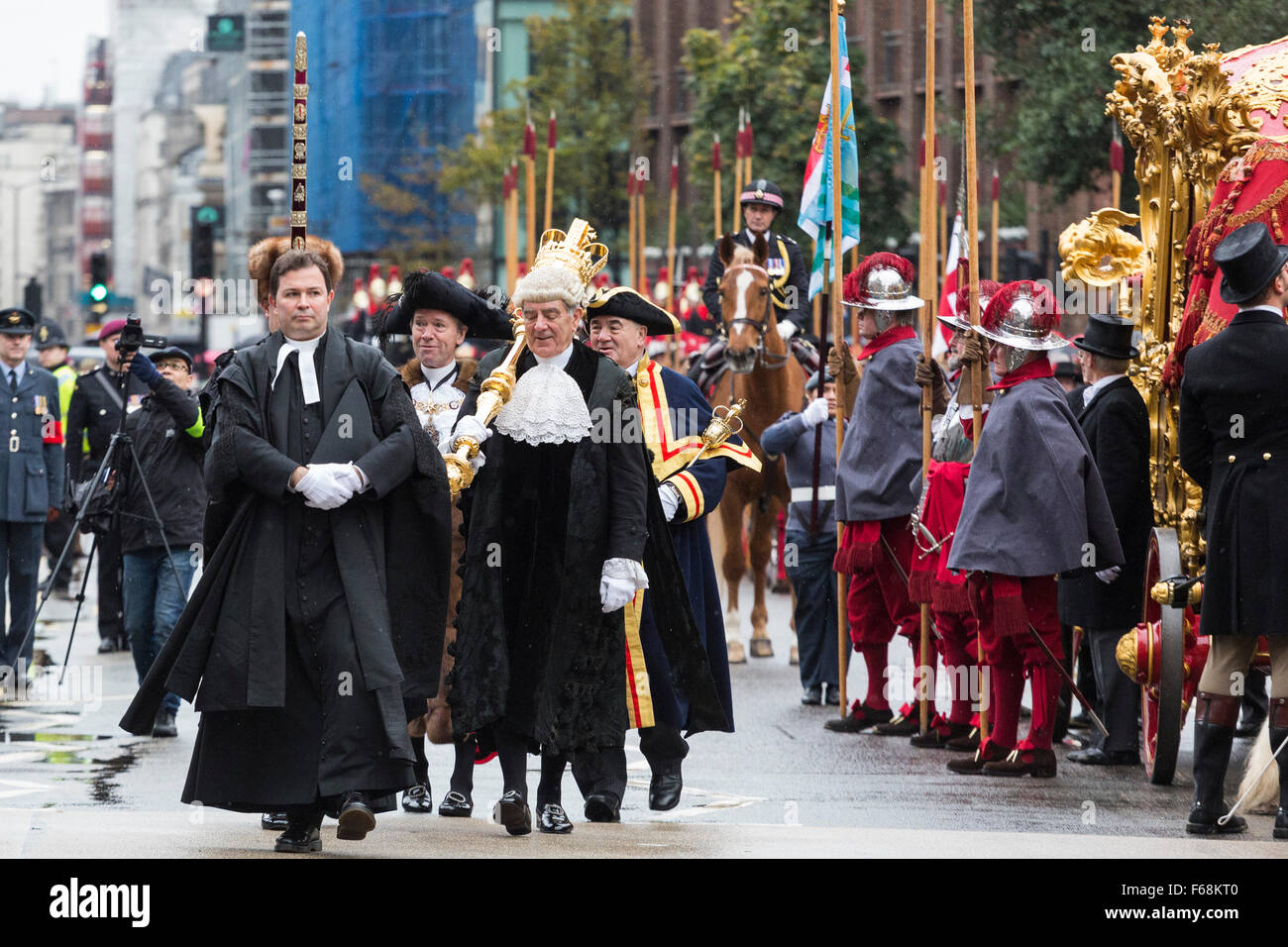 Londres, Royaume-Uni. 14 novembre 2015. Le Seigneur à la City de Londres fête son 800e anniversaire avec un spectacle fort 7 000 dont 173 chevaux, 140 véhicules, des fanfares, des rouleaux à vapeur et de véhicules anciens. Credit : bas/Alamy Live News Banque D'Images