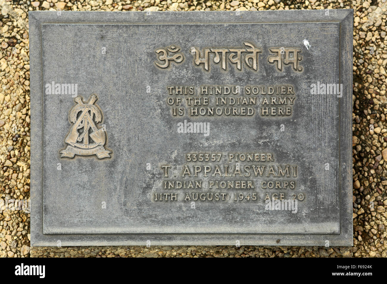 La tombe d'un soldat hindou de l'Indian Pioneer Corps à Taukkyan cimetière près de Yangon, Myanmar. Banque D'Images