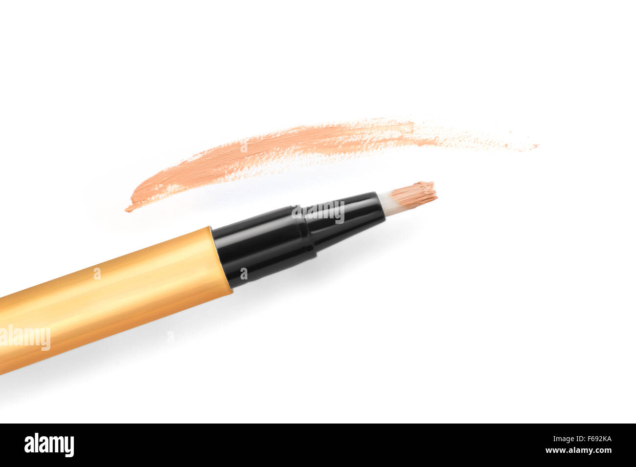 Mesure corrective concealer avec avc isolé sur fond blanc Banque D'Images