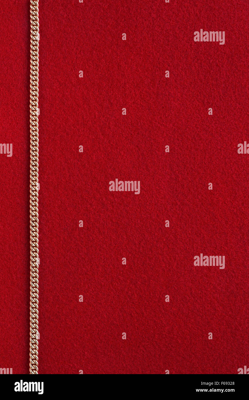 L'impression verticale rouge fond avec chaîne d'or Banque D'Images