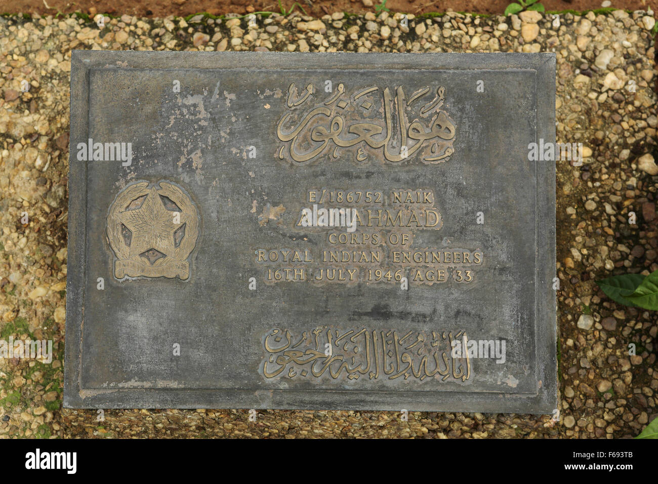 La tombe d'un fom Naik le Corps royal des ingénieurs indiens Taukkyan au cimetière près de Yangon, Myanmar. Banque D'Images