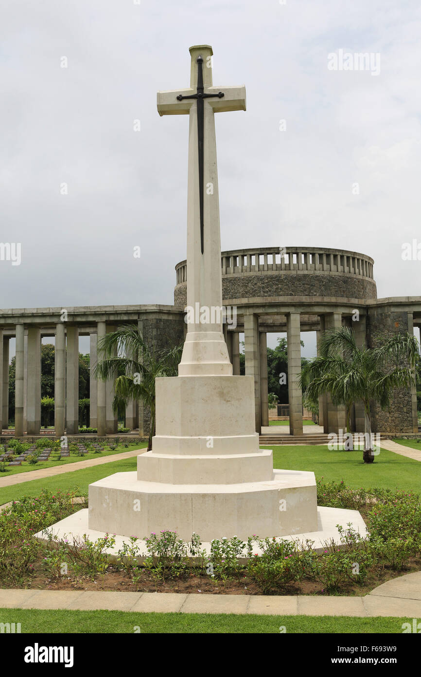 La Croix du Souvenir et Rangoon monument au cimetière Taukkyan près de Yangon, Myanmar. Banque D'Images