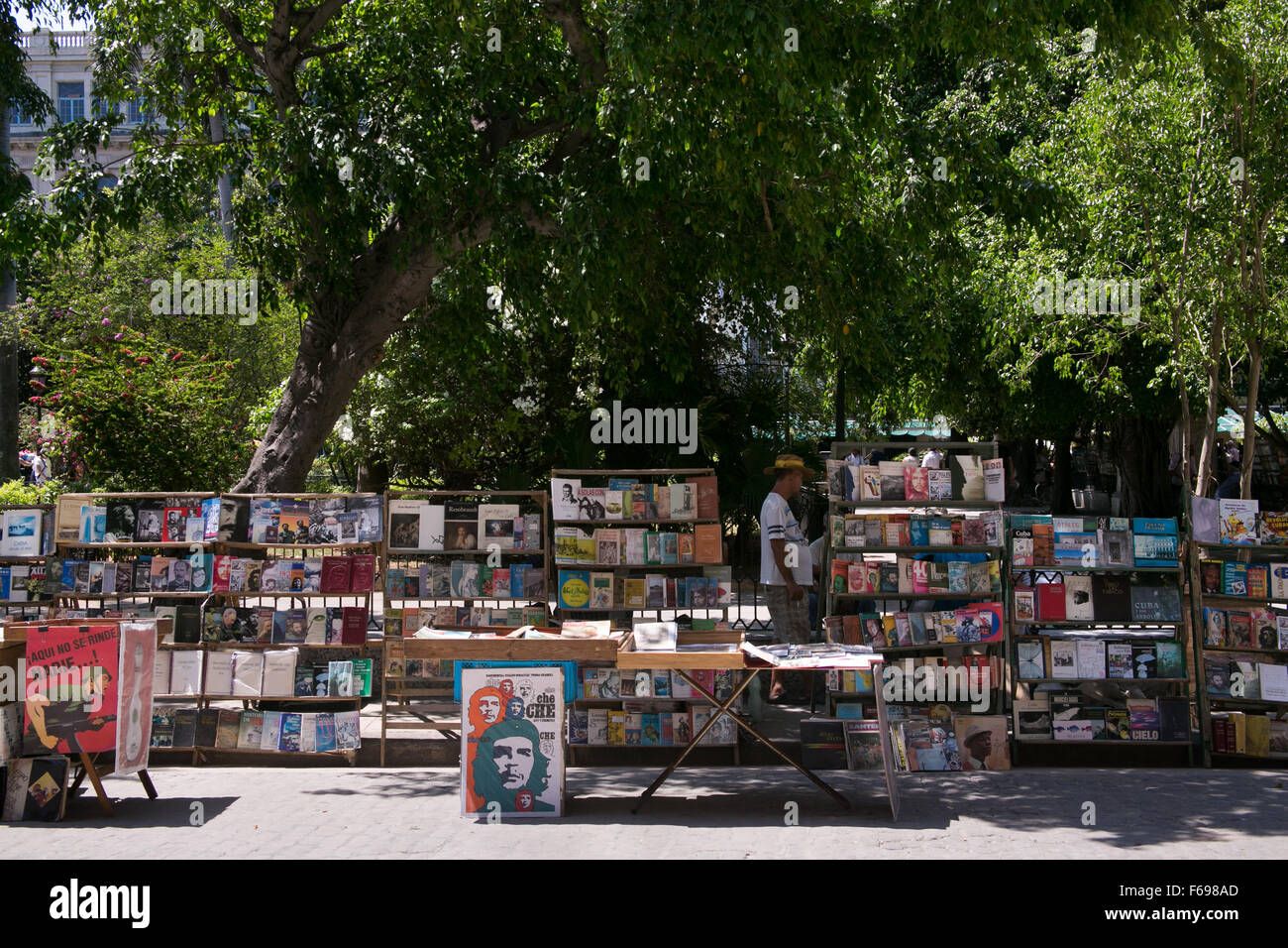 Livres d'occasion à vendre à army plaza dans la Vieille Havane, Cuba. Banque D'Images