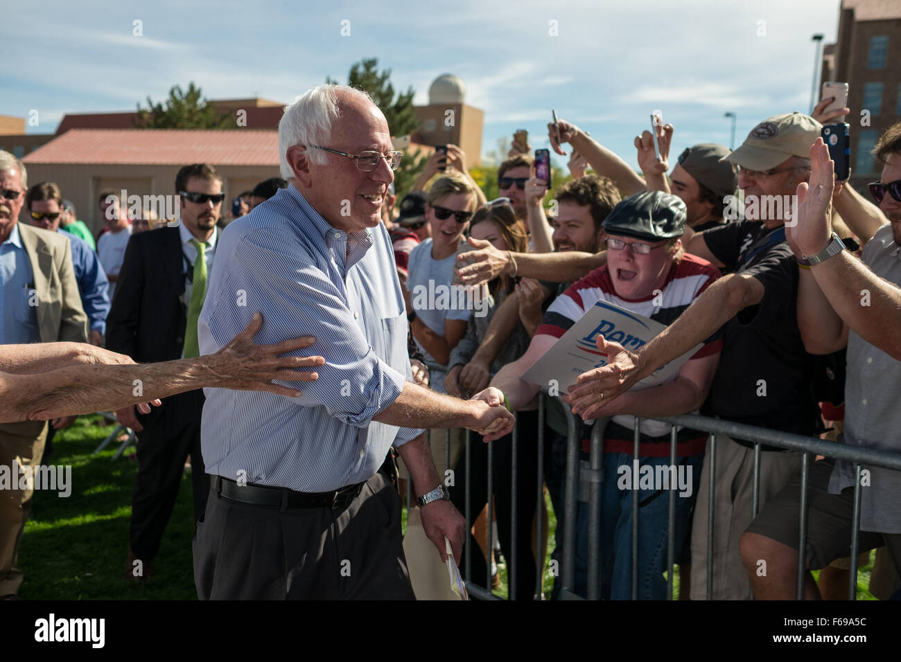 Bernie Sanders partisans de la réunion à un rassemblement à Boulder, Colorado. Banque D'Images