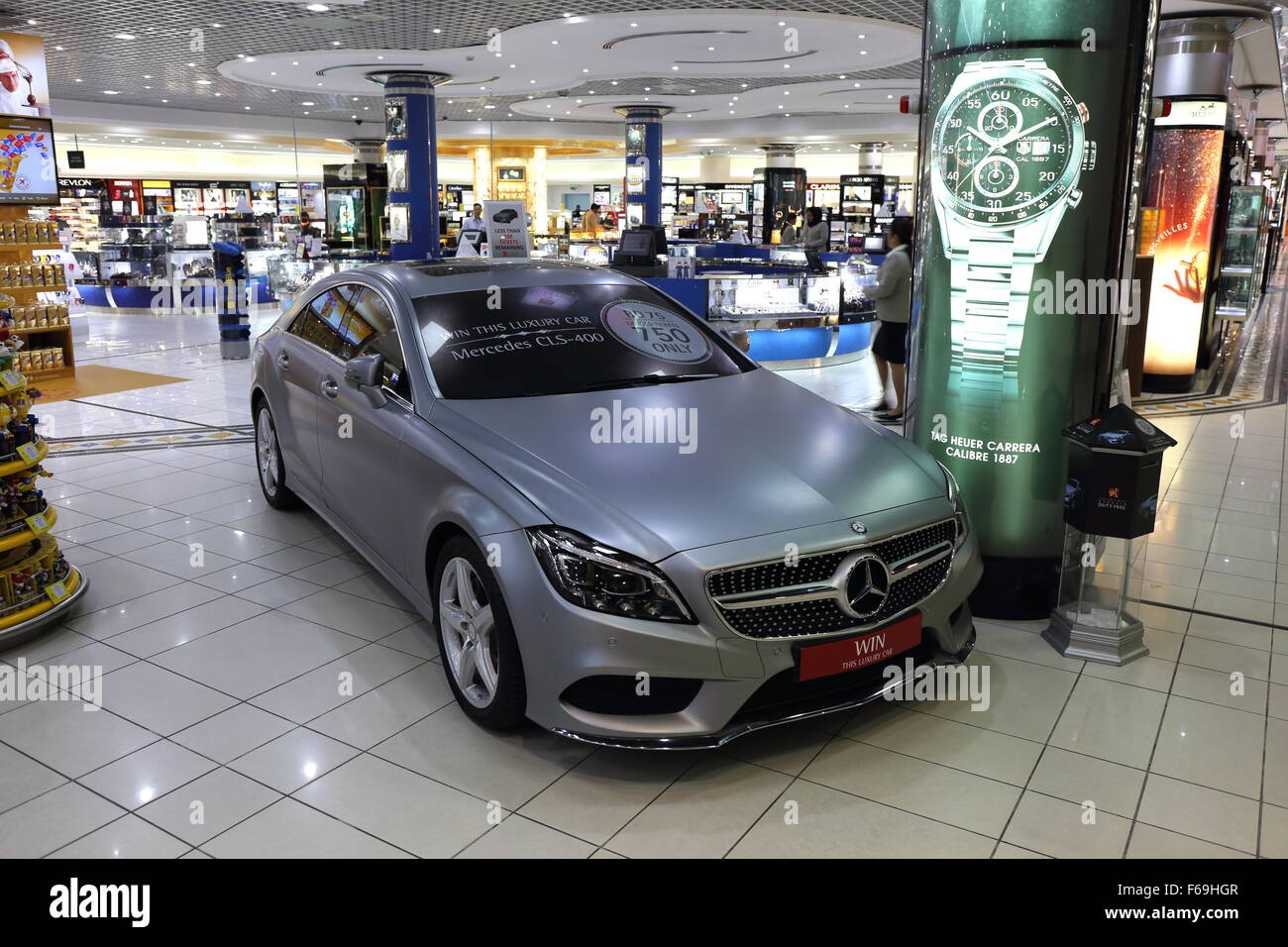 Une Mercedes CLS 400 - le prix du tirage au sort de l'aéroport de Bahreïn, en octobre 2015, Manama, Royaume de Bahreïn Banque D'Images