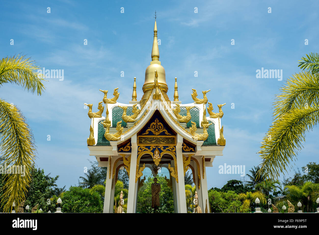 Lieu de culte à l'Ami Kao temple bouddhiste sur Phuket, Thaïlande Banque D'Images
