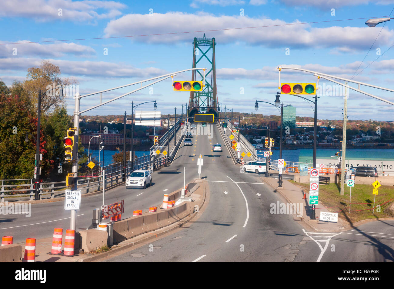 Pont A. Murray MacKay reliant la péninsule d'Halifax à Dartmouth, Halifax, Nouvelle-Écosse. Banque D'Images