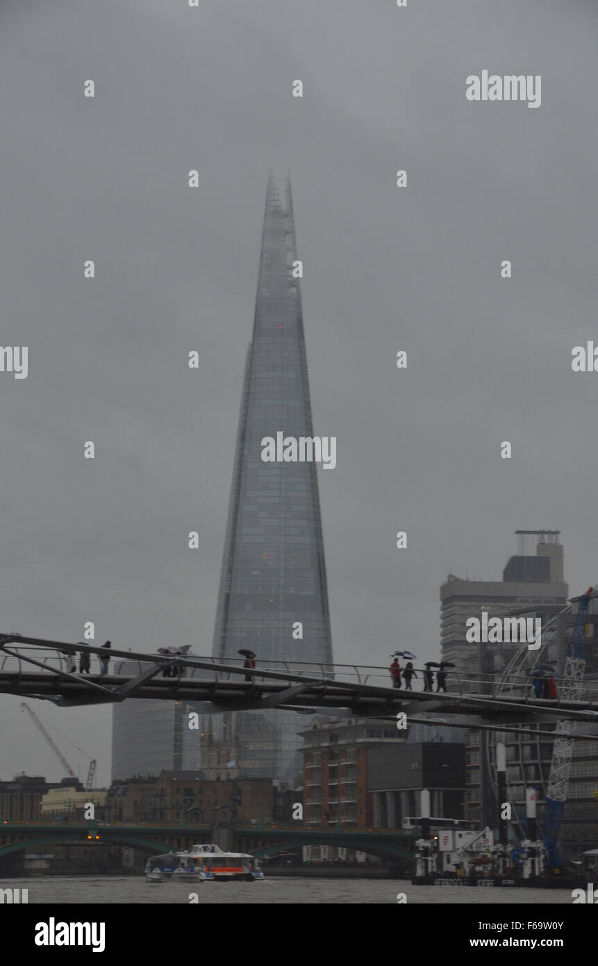 Londres, Royaume-Uni, le 14 Nov 2015, Sombre week-end à Londres que les approches d'Abigail. Credit : JOHNNY ARMSTEAD/Alamy Live News Banque D'Images