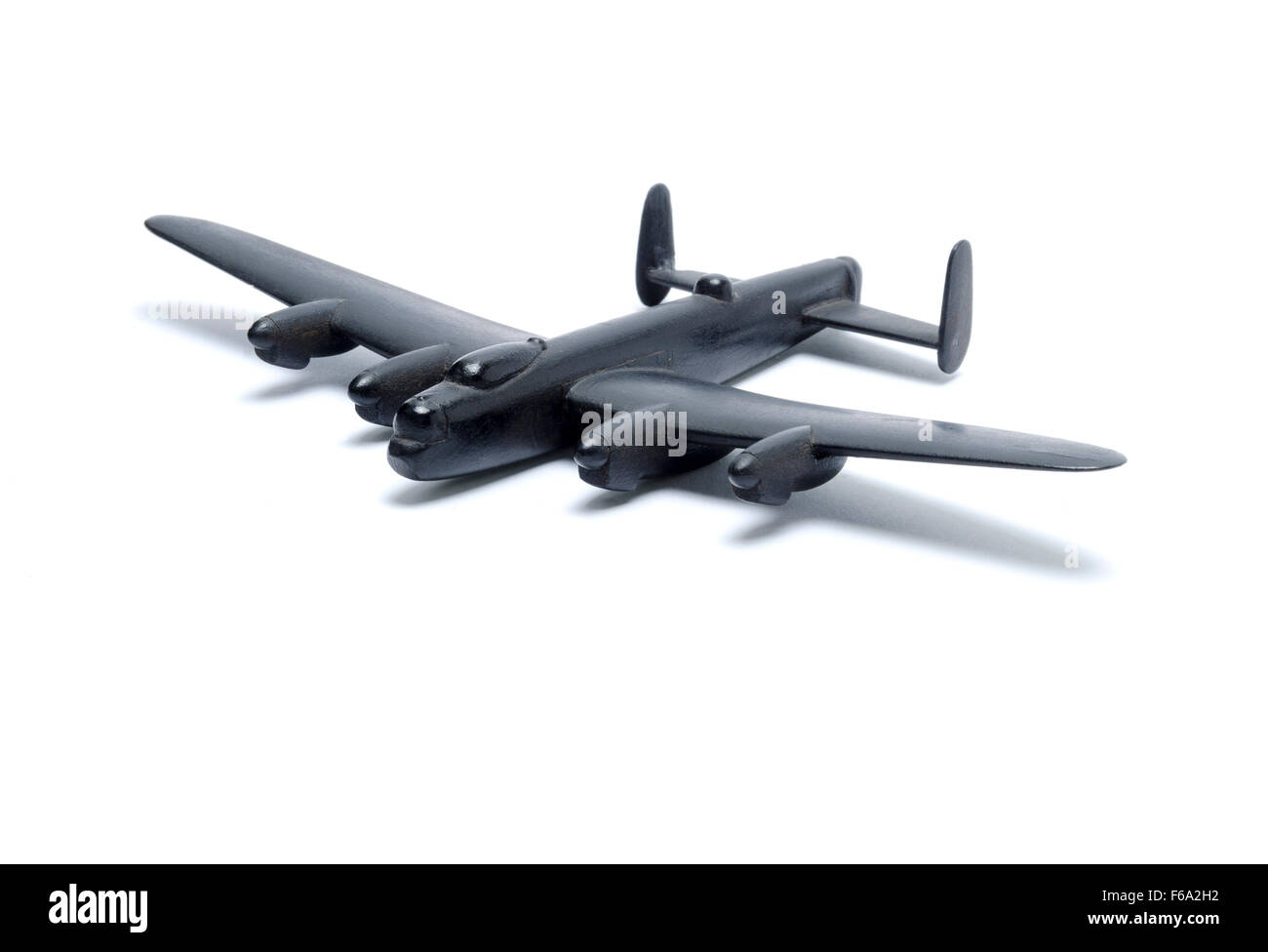 Petit temps de guerre modèle bombardier Lancaster en bois. ww2 modèle de reconnaissance Banque D'Images