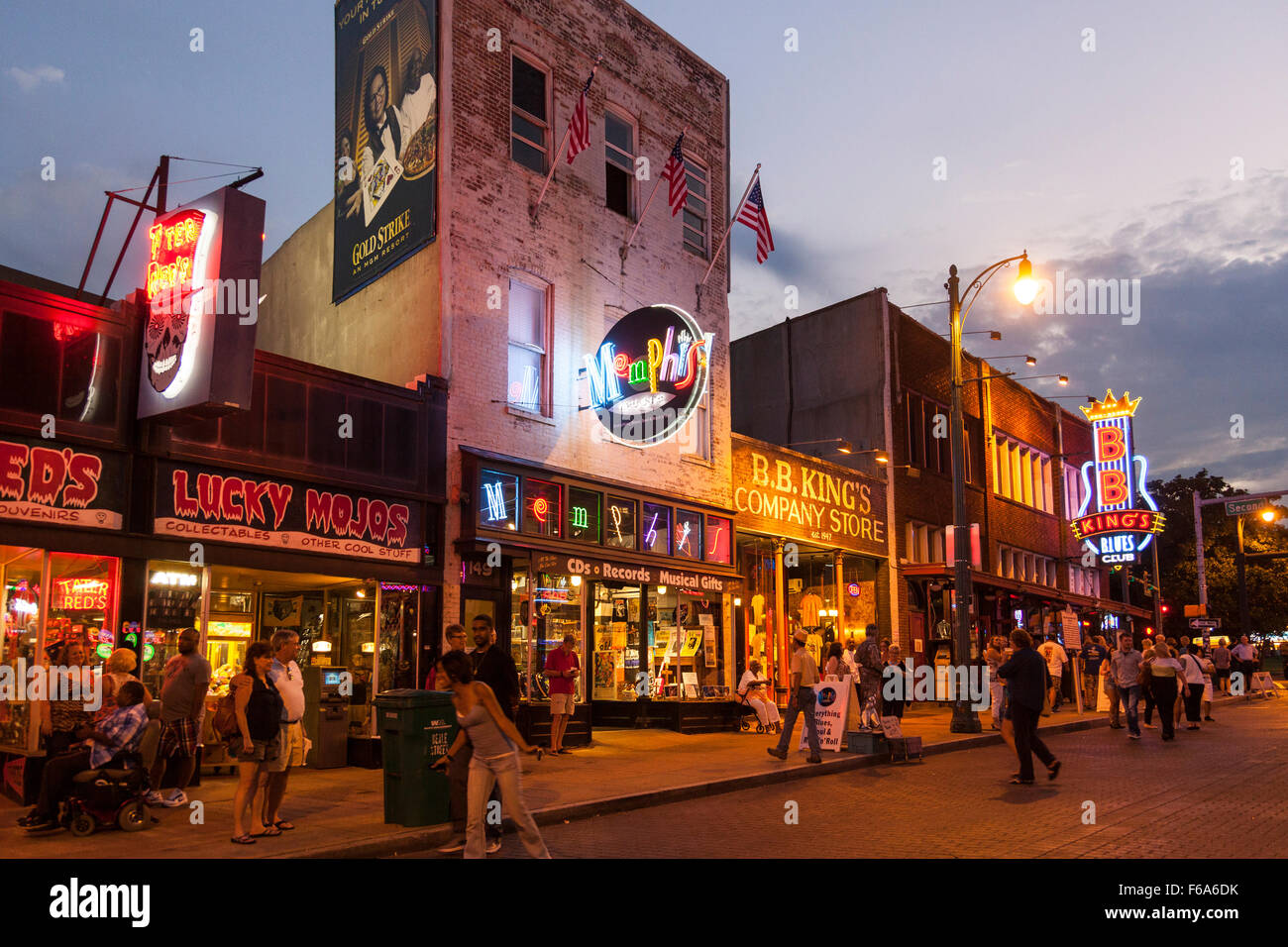 Beale Street, au crépuscule, Memphis, Tennessee, États-Unis Banque D'Images Beale Street, au crépuscule, Memphis, Tennessee, États-Unis Banque D'Images