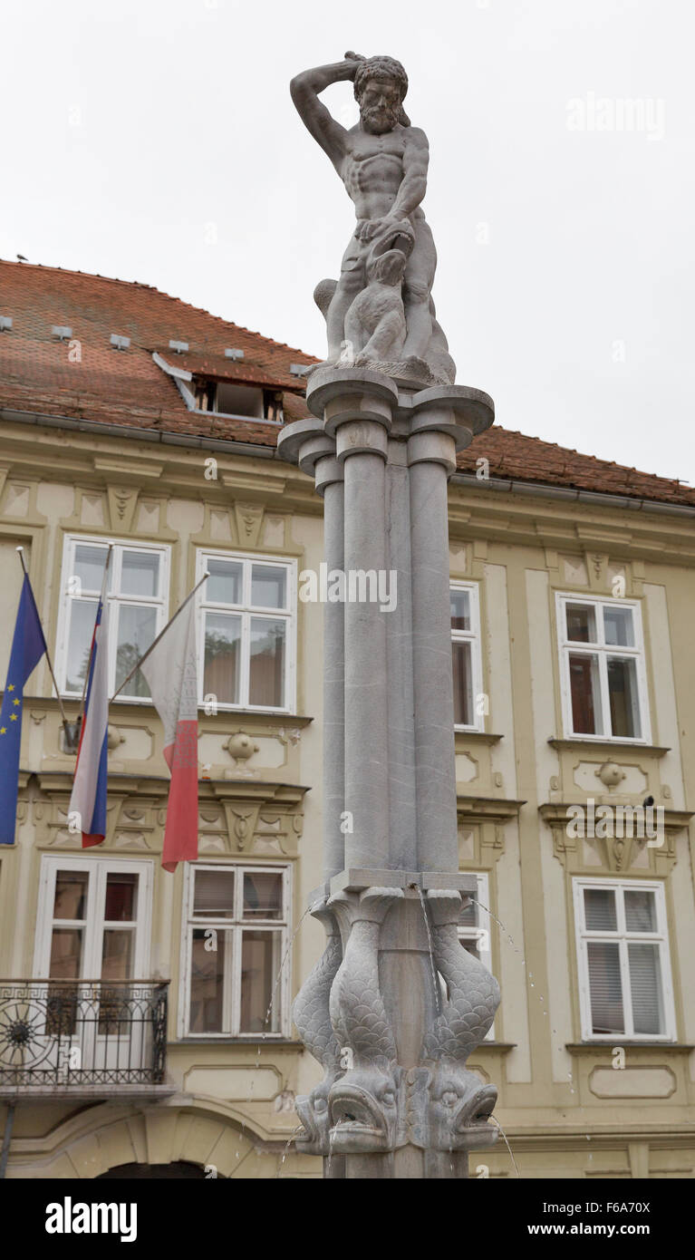 Fontaine d'Hercule dans la vieille partie de la ville. Ljubljana, Slovénie. Banque D'Images