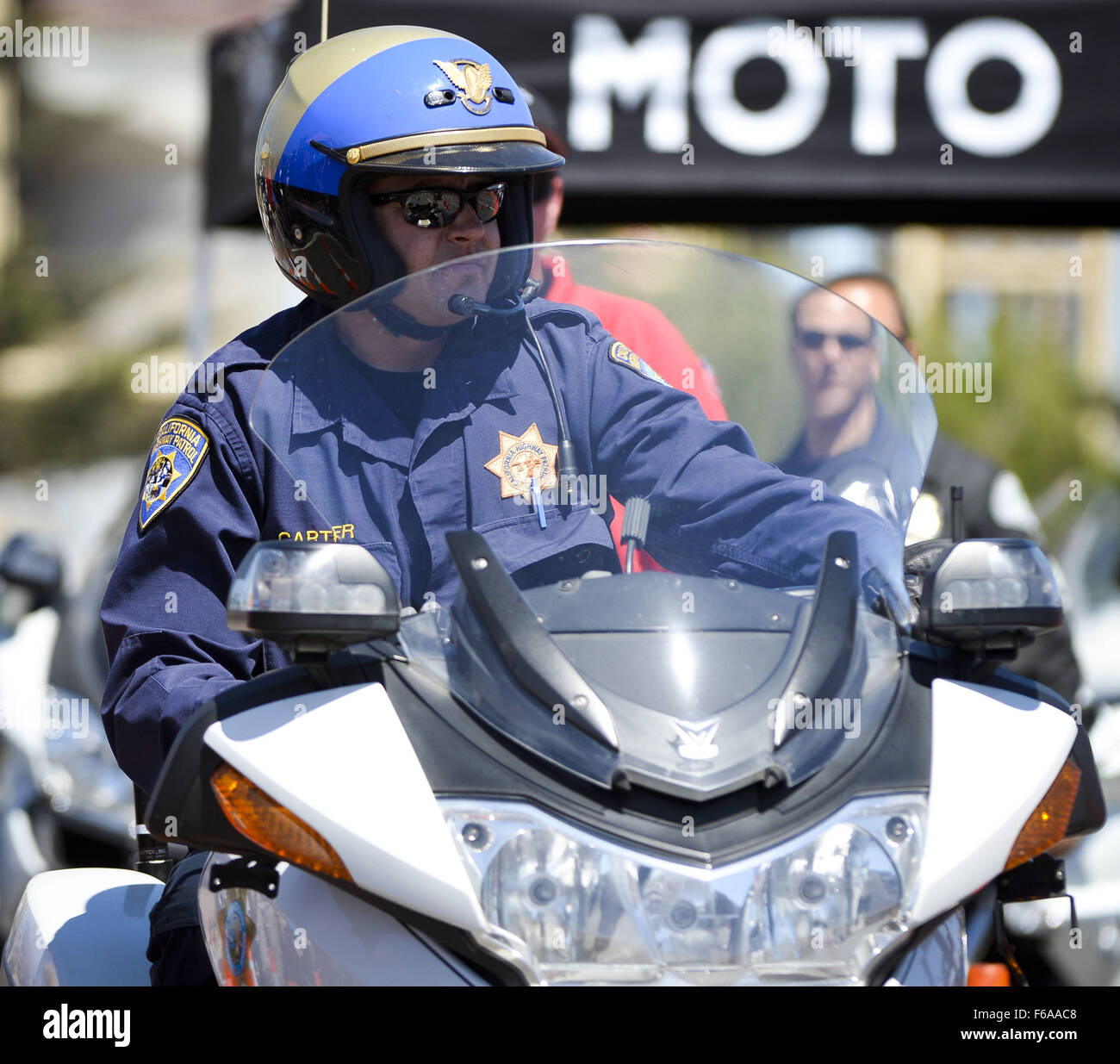 Huntington Beach, Californie, USA. Sep 10, 2014. Un moteur de California Highway Patrol Officer participe à un rodéo à moteur destiné à montrer leurs compétences acquises de moto dans le cadre de leurs fonctions, de l'application de la loi spécialisées dans le contrôle du trafic aérien. L'Association des agents de circulation Orange County accueille chaque année un rodéo de moteur pour mettre en valeur les compétences de moto. © David Bro/ZUMA/Alamy Fil Live News Banque D'Images