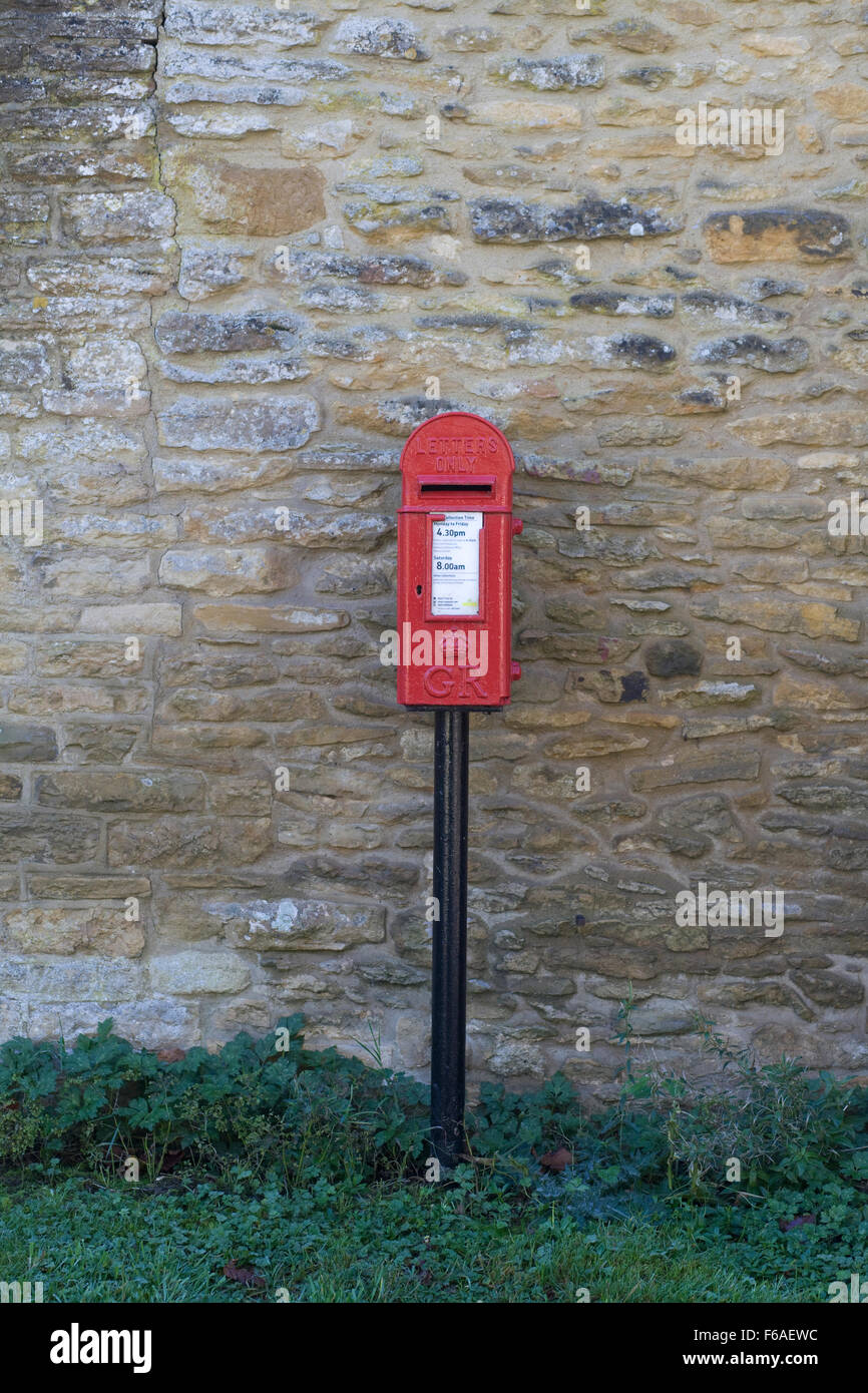 Old Fashioned Red Post Box. Banque D'Images