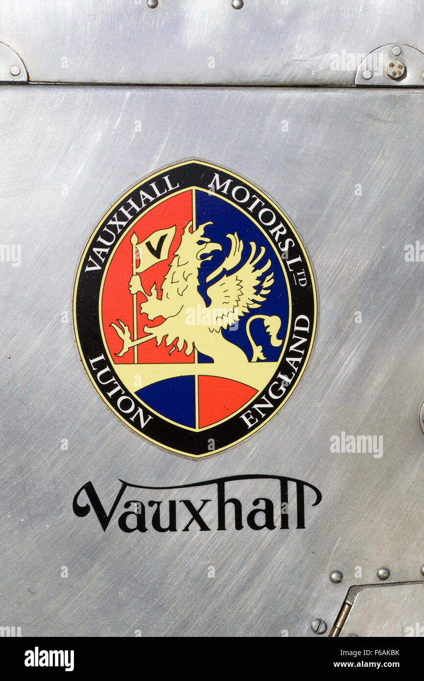 Logo Vauxhall sur le côté d'un biplan 1914 Biggles Banque D'Images