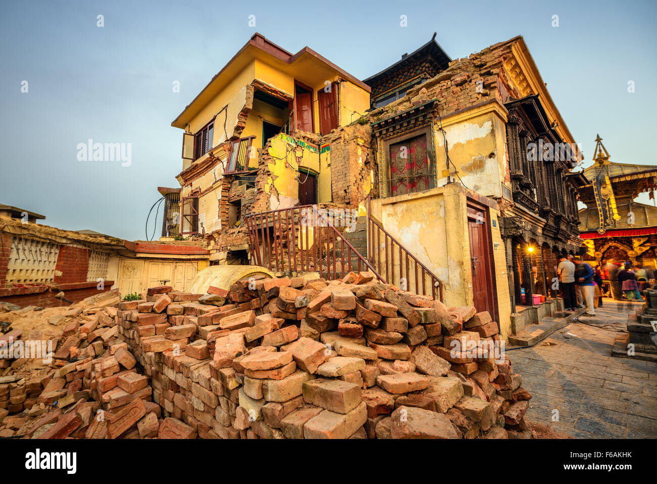 Temple de Swayambhunath endommagées après le séisme majeur le 25 avril 2015 à Katmandou, Népal Banque D'Images
