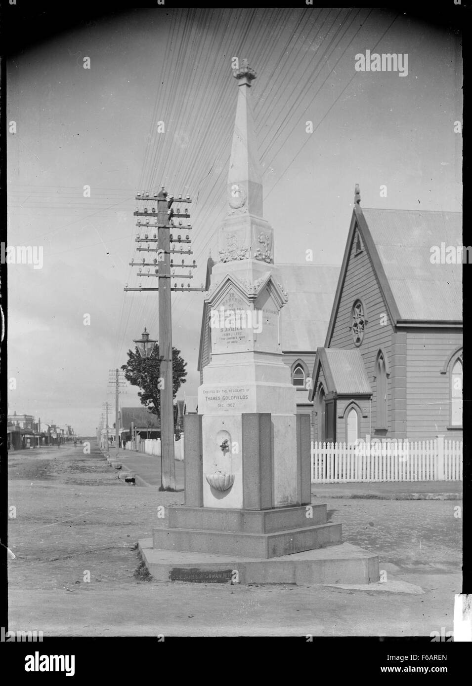 Le Monument commémoratif de la guerre d'Afrique du Sud situé sur la rue Mackay à Thames commémore les soldats qui ont combattu dans la guerre d'Afrique du Sud. Le mémorial rend hommage à leur sacrifice et constitue une partie importante de la mémoire historique de la guerre en Nouvelle-Zélande. Banque D'Images