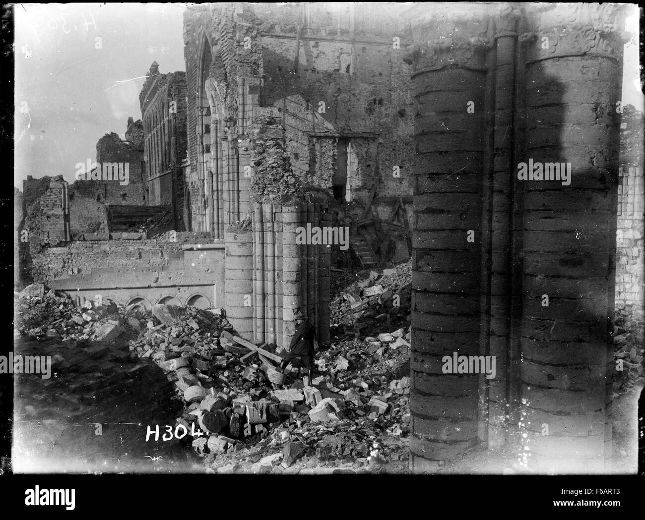 Les ruines historiques de la cathédrale d'Ypres Banque D'Images