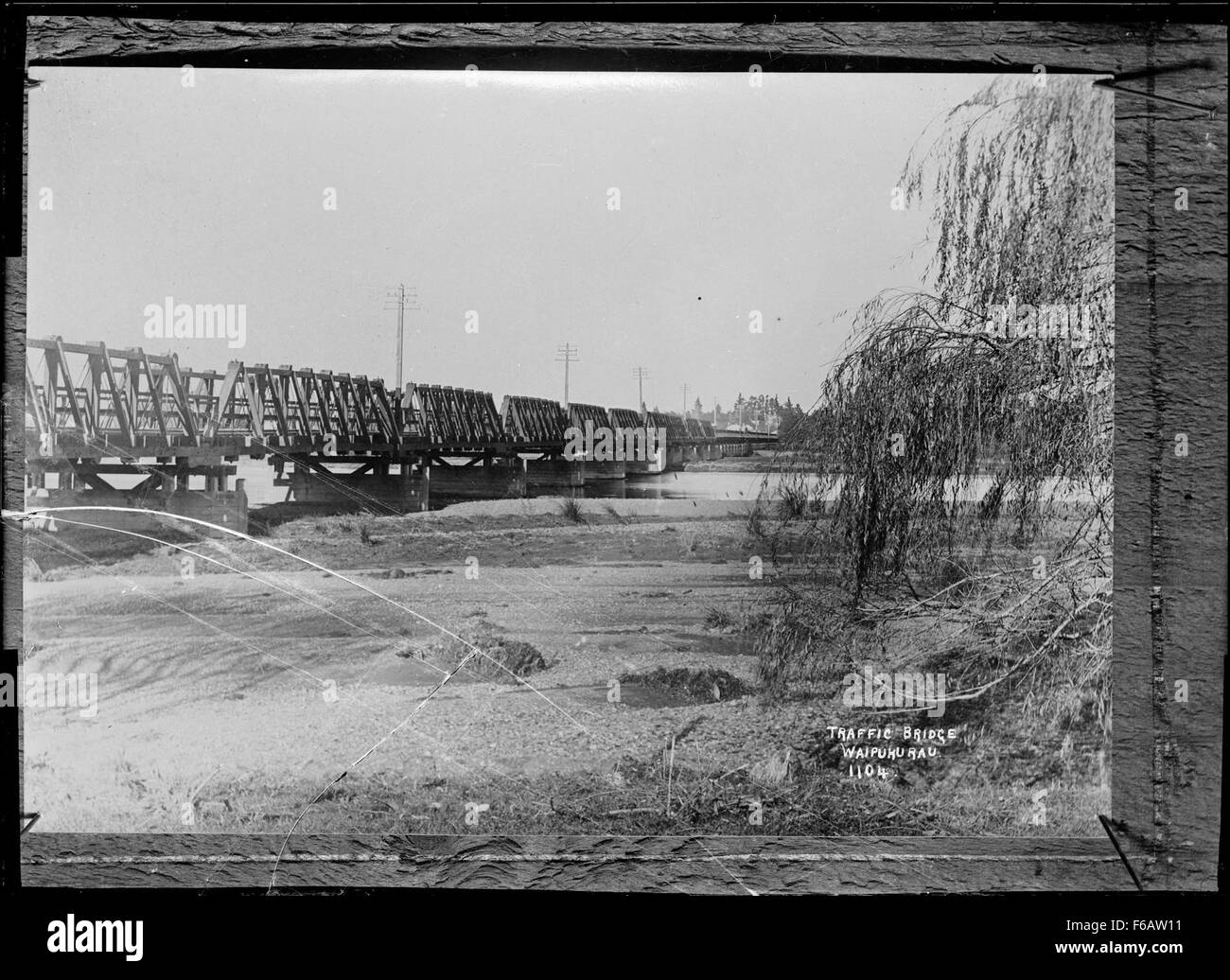 Le pont routier de Waipukurau en Nouvelle-Zélande est un élément essentiel de l'infrastructure dans la région, facilitant le transport à travers la région. Ce pont est un élément clé du système de transport local. Banque D'Images