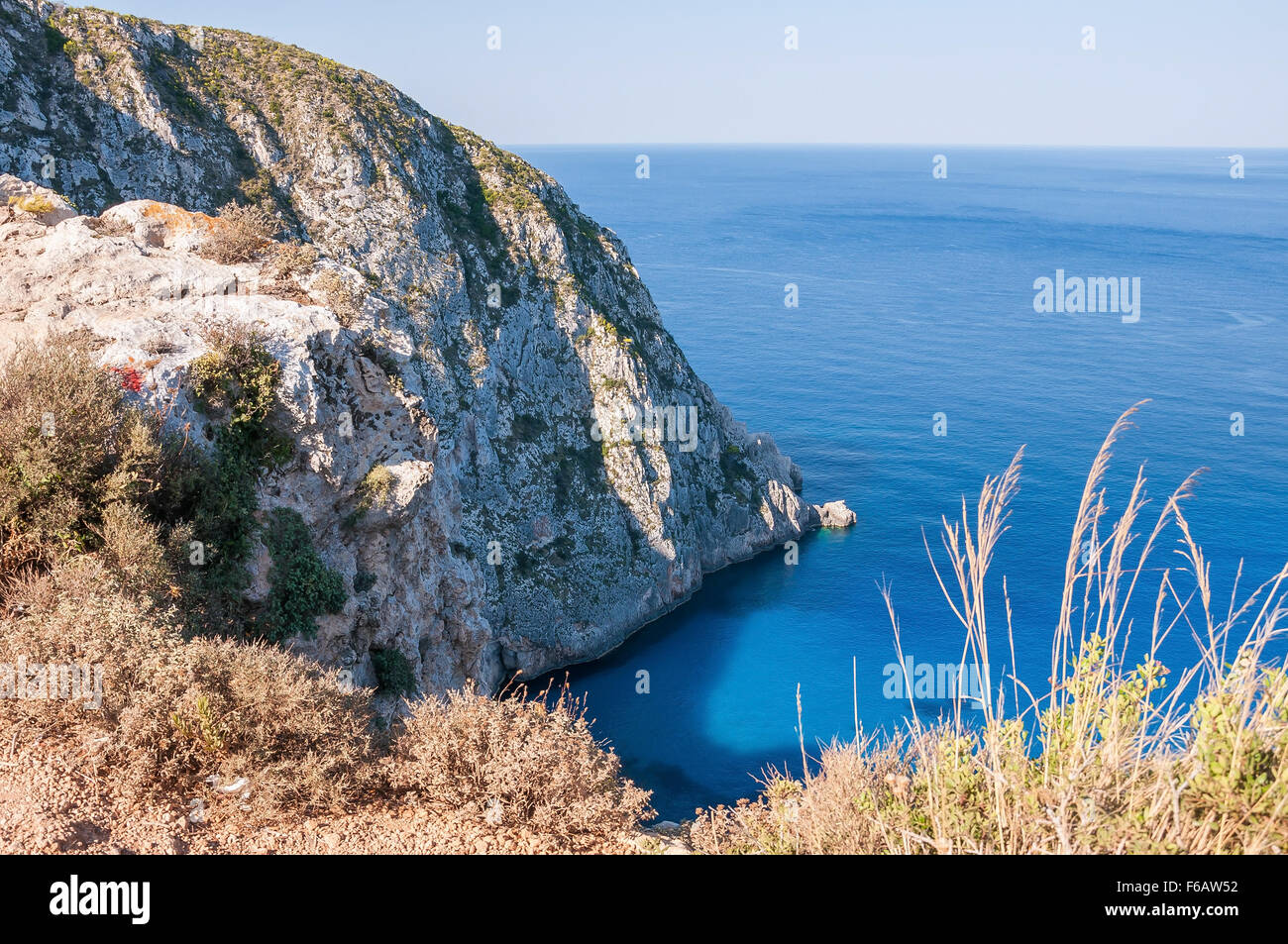 Belle Côte de falaise sur l'île de Zakynthos, Grèce Banque D'Images