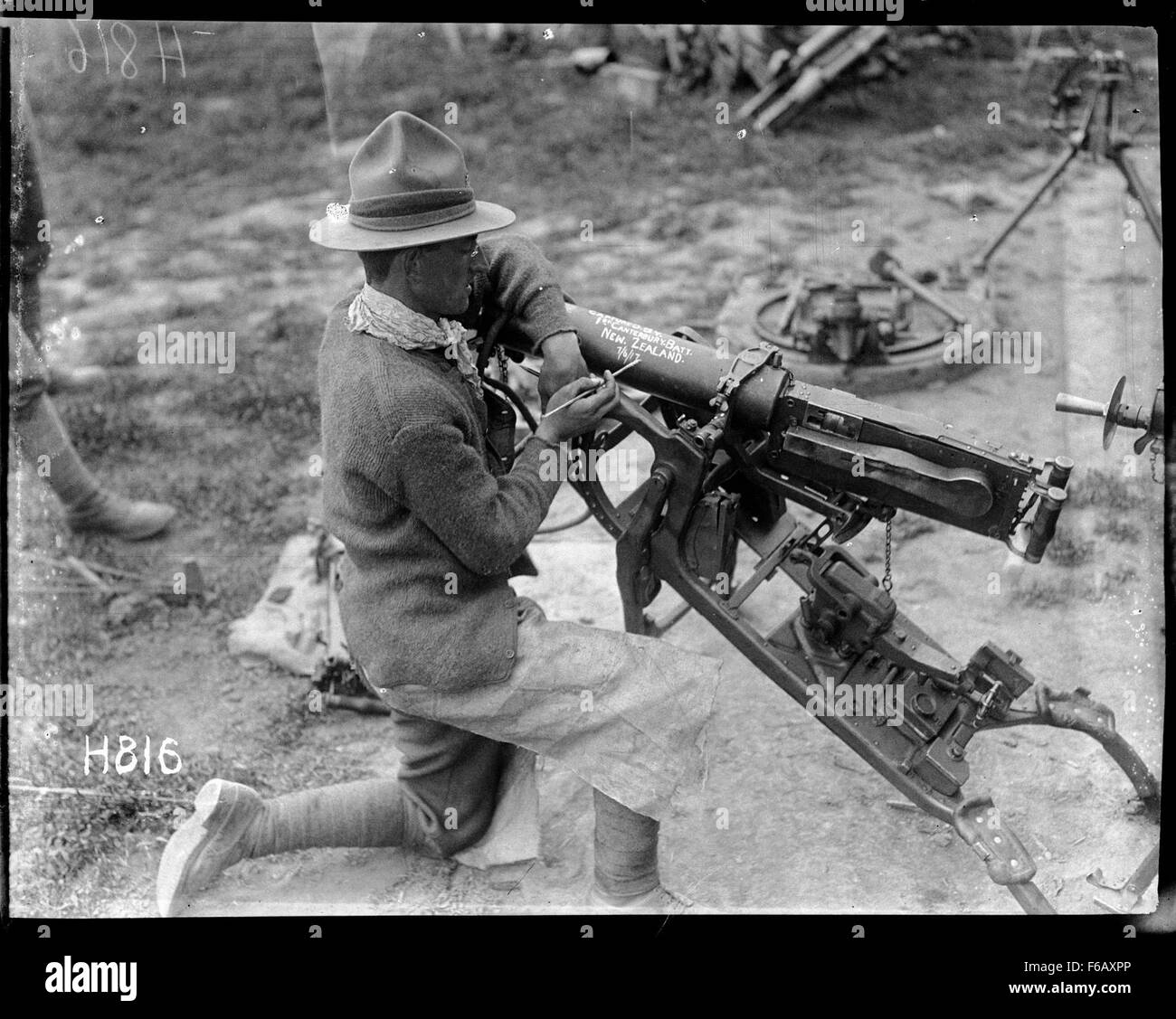 Gun capturés par les soldats néo-zélandais à Messines, Belgique Banque D'Images