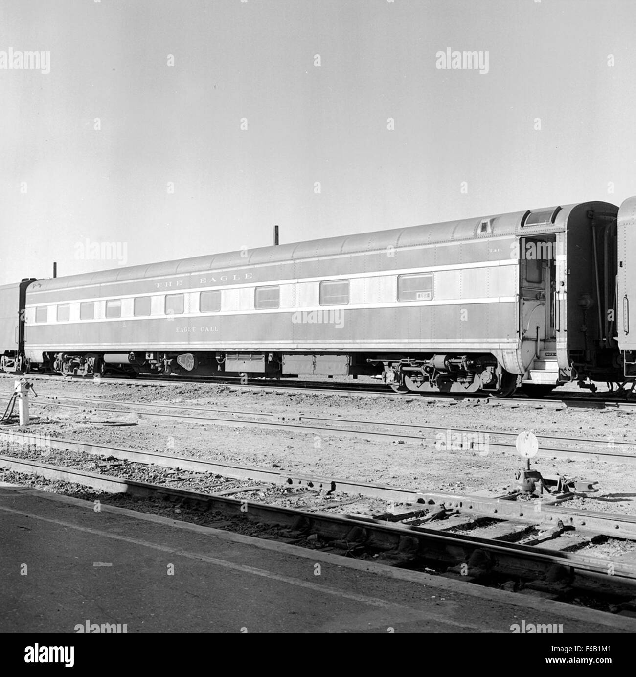 L'Eagle Call était une voiture-lit Pullman utilisée par le Texas & Pacific Railroad, offrant aux passagers une expérience de voyage de luxe. Cette voiture a été conçue pour le confort, avec des compartiments spacieux et des intérieurs élégants pour les longs trajets à travers les États-Unis. Banque D'Images