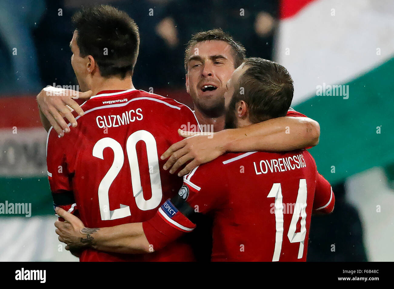 Budapest, Hongrie. 15 novembre, 2015. Le Hongrois Daniel Bode célèbre avec ses coéquipiers le deuxième but au cours de la Hongrie et Norvège UEFA Euro 2016 play-off qualificatif match de football à Groupama Arena. Credit : Laszlo Szirtesi/Alamy Live News Banque D'Images