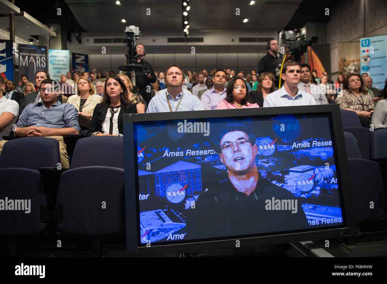 Andy Weir, auteur de "Le Martien" répond aux questions en direct durant "le véritable martiens' le jeudi 17 septembre 2015 au siège de la NASA à Washington, DC. L'événement s'est tenu à remercier le personnel de la NASA qui contribuent aux progrès scientifiques et technologiques qui permettront au voyage vers Mars. Crédit photo : NASA/Aubrey Gemignani). Banque D'Images